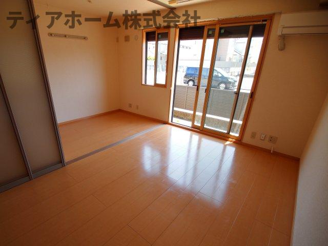 居室・リビング　こちらのリビングで趣味の時間をお楽しみください