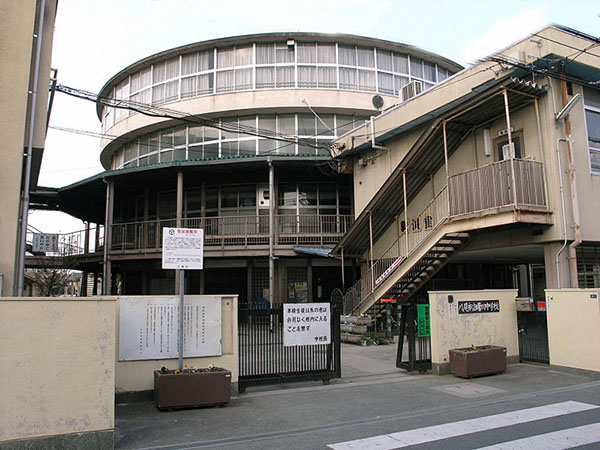 中学校　曙川中学校（中学校）まで750m