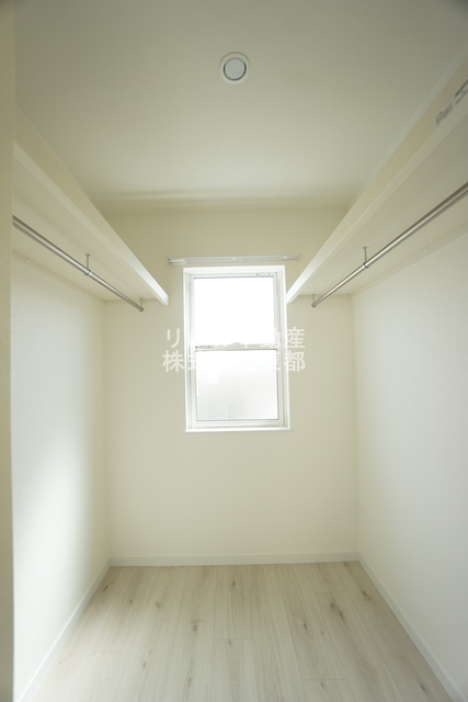 収納　奥行のあるウォークインクローゼットならお荷物多い方でも安心☆