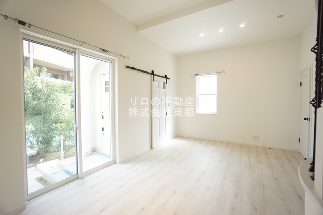 居室・リビング　広いリビングでゆったりくつろげる憩いの空間♪