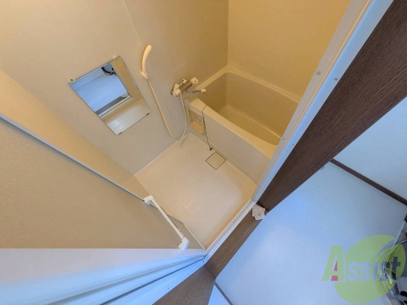 バス・シャワールーム　バスルームはこちらです。広々としてゆったり休めます。