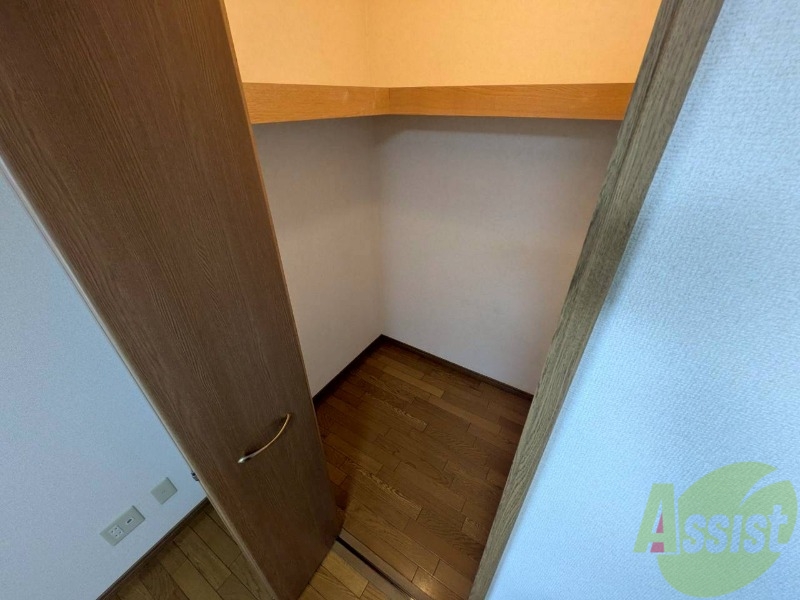 収納　クローゼットを開けてみました。お洋服が沢山しまえそう！