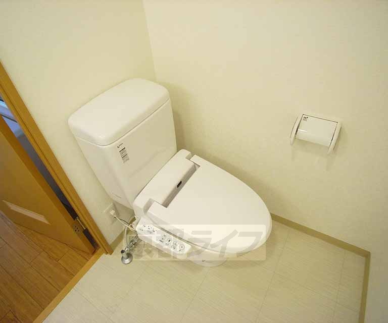 トイレ　ウォシュレット付きです。