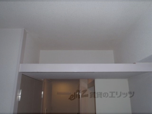 収納　部屋の上にあるちょっとした収納がうれしい