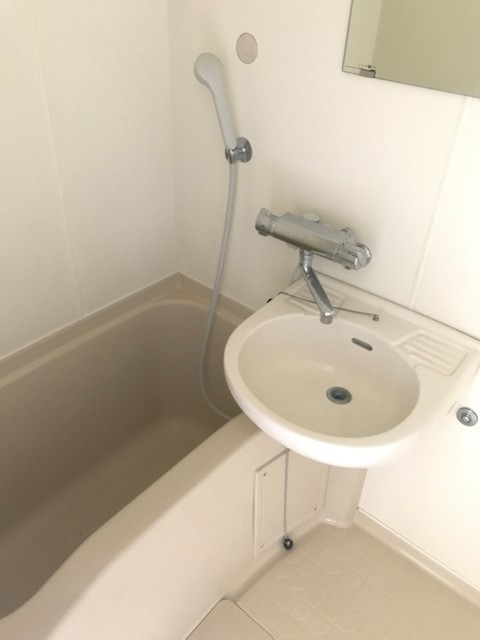 バス・シャワールーム　バストイレ別で快適