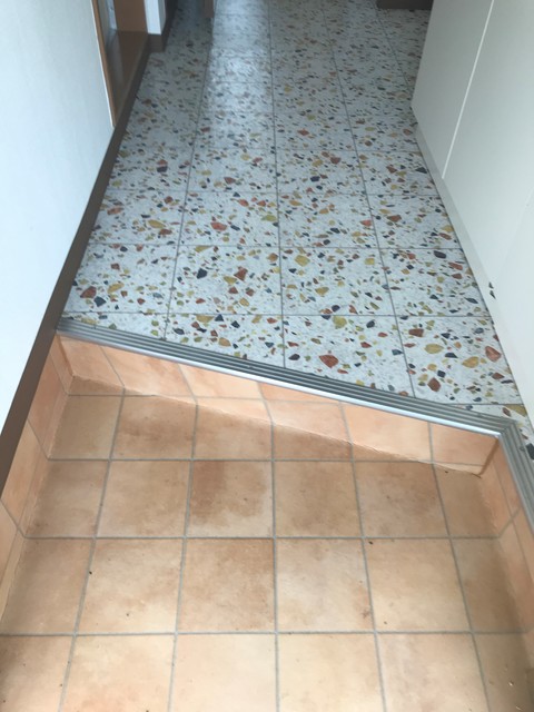 玄関　玄関から室内へ