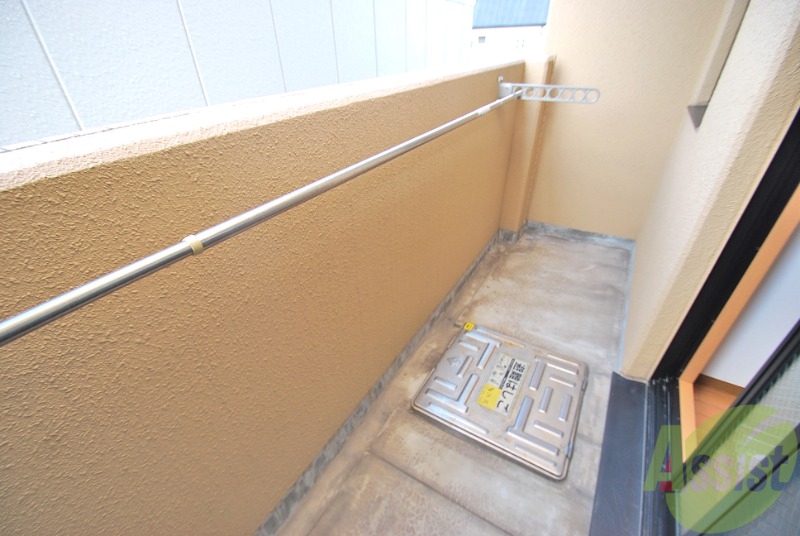 バルコニー　エアコン完備です。これでオールシーズンＯＫ