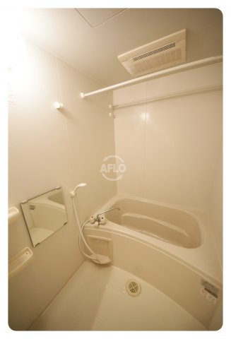 バス・シャワールーム　キャピトル大手通　浴室