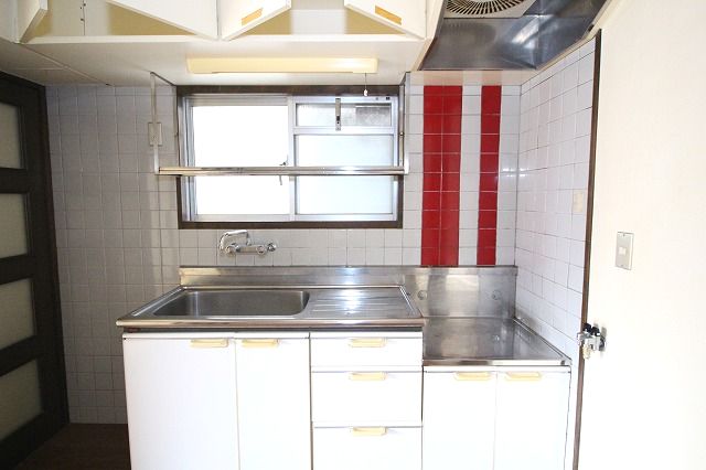 キッチン　コンパクトなキッチンで掃除もラクラク