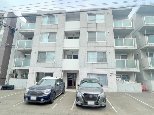 札幌市西区発寒七条のマンションの建物外観
