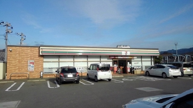 コンビニ　セブンイレブン（コンビニ）まで200m