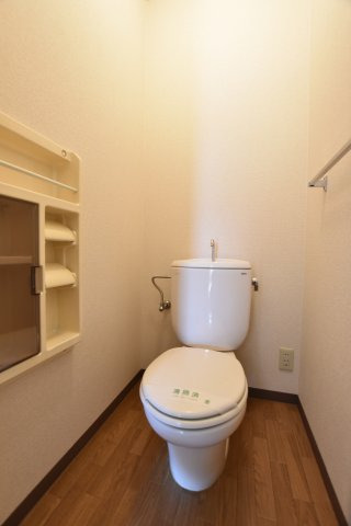 トイレ　同物件、類似間取りのイメージ写真です。