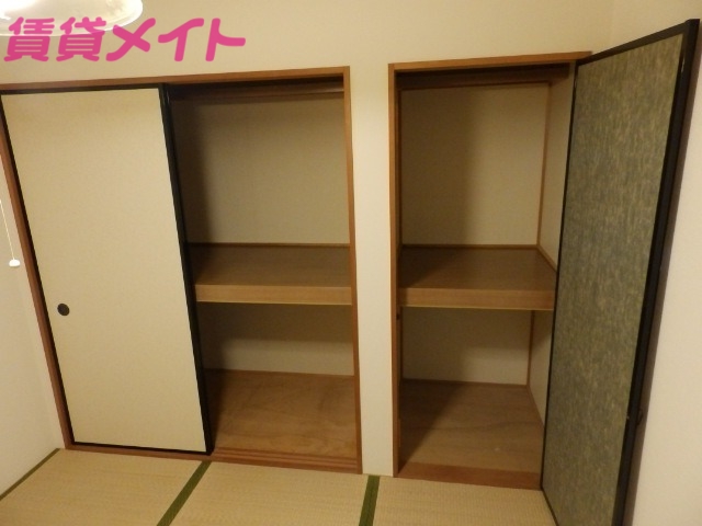 収納　同型参考写真