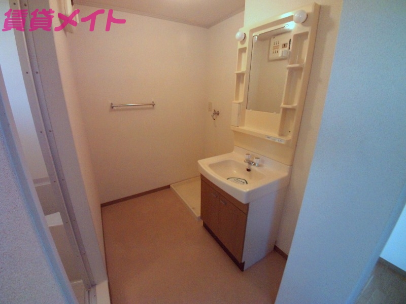 洗面設備　同型参考写真