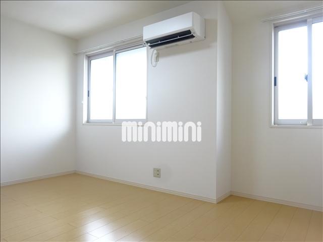 居室・リビング　２ヶ所から日が入るので明るいです！