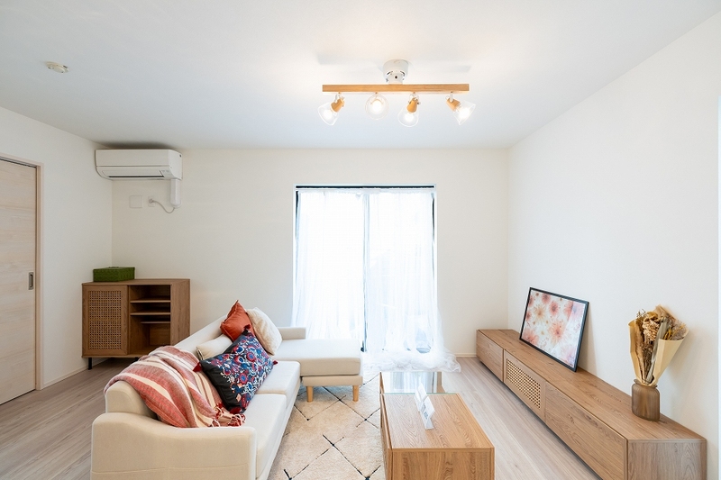 居室・リビング　明るいリビング　　　専用庭あります♪