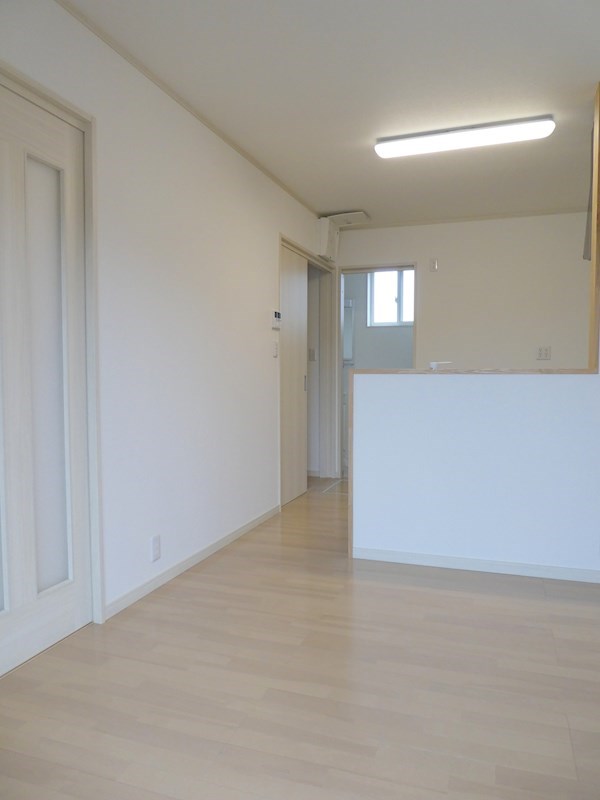 居室・リビング　写真はE-3号室です。（参考）