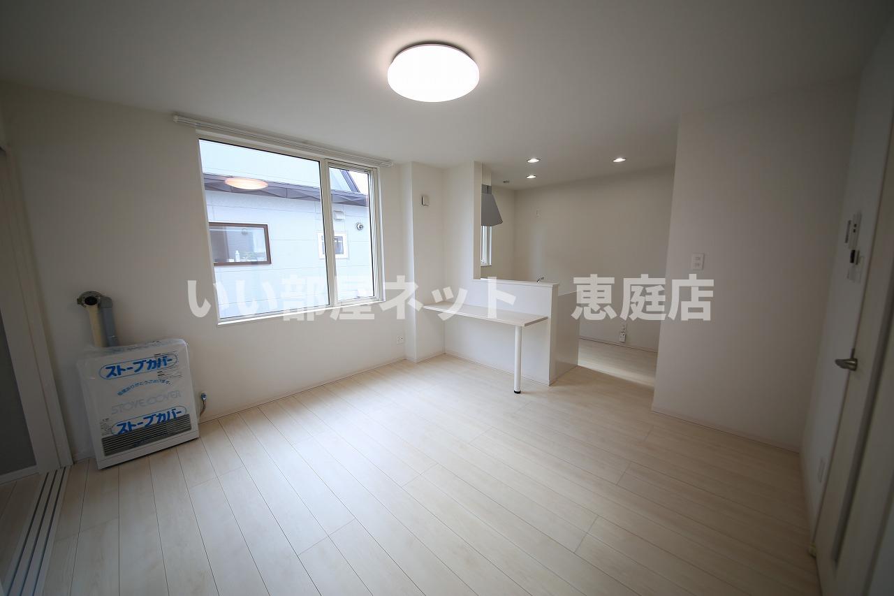 ＪＲ千歳線 千歳駅 徒歩13分 2階建 築7年の居間写真