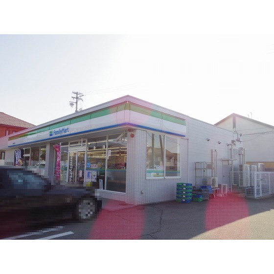 コンビニ　ファミリーマート須坂駅西口店（コンビニ）まで392m