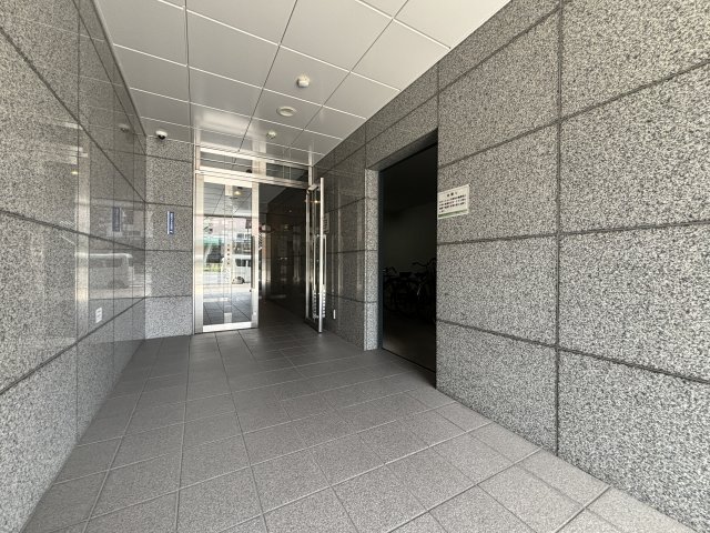 エントランス　ソレアードトレスなんばWEST　エントランス