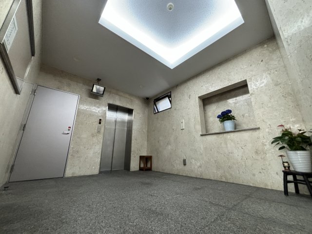 ロビー　ソレアードトレスなんばWEST　ロビー