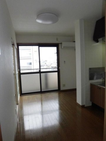 居室・リビング　明るい室内です☆