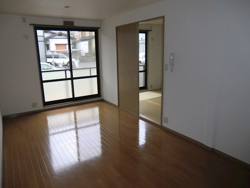 居室・リビング　・別号室参考写真