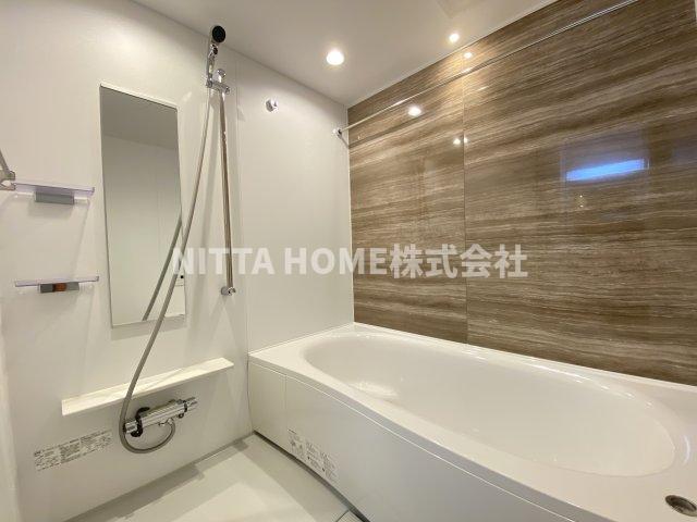 バス・シャワールーム　広々1坪タイプのバスルームです♪追い焚きから浴室乾燥機などが