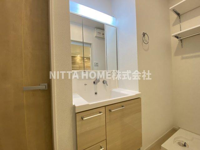 洗面設備　シャワー付きの洗面化粧台もありますよ★