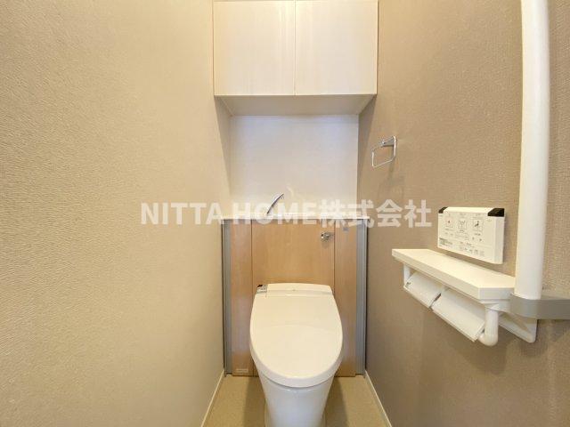 トイレ　タンクレスのウォシュレットです◎