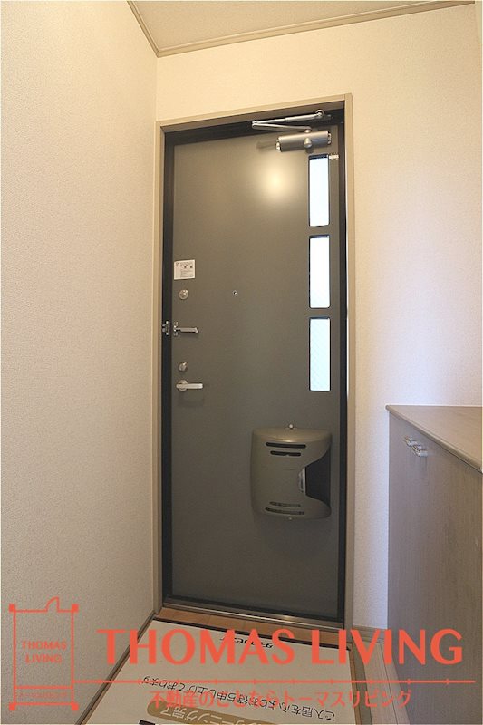 玄関　収納付きの玄関です。