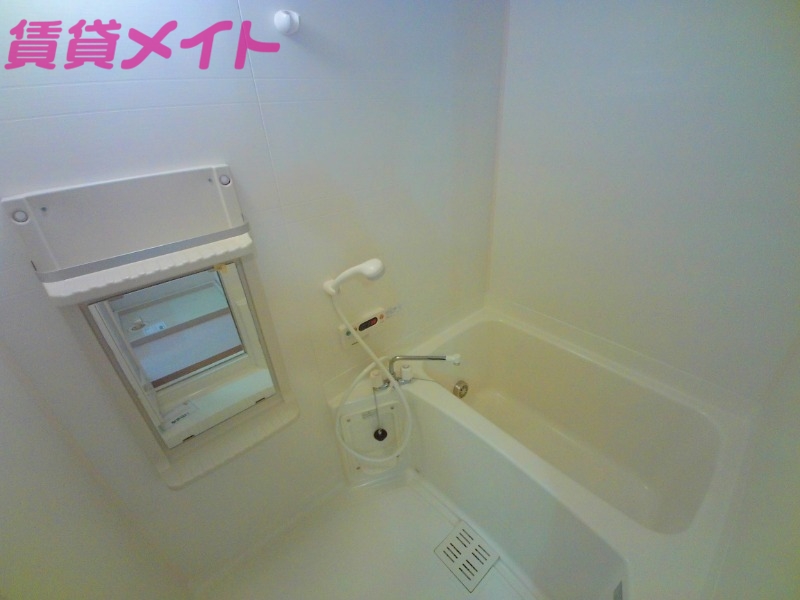 バス・シャワールーム　別部屋反転写真