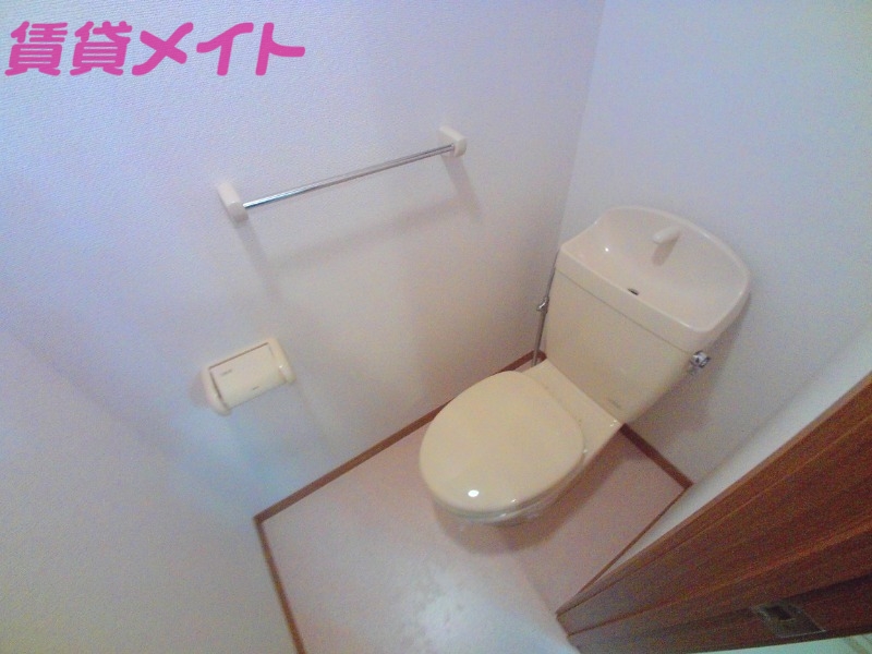 トイレ　別部屋反転写真