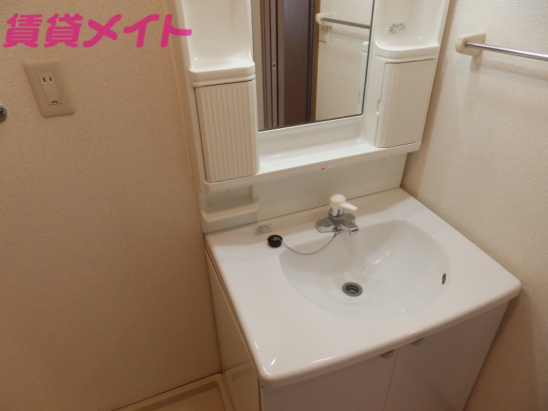 洗面設備　別部屋反転写真