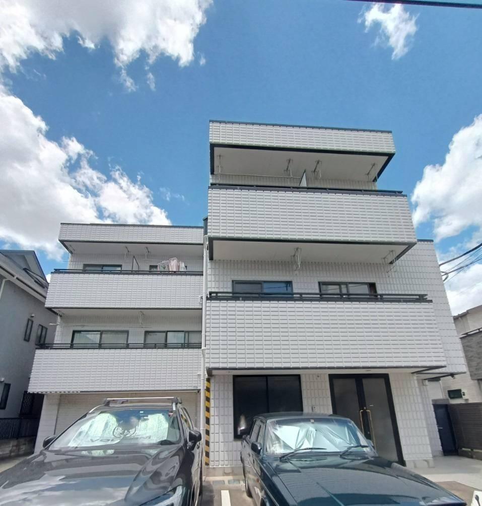 建物外観　瀟洒な白亜の3階建