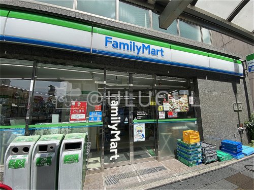 コンビニ　ファミリーマート 駒沢大学駅西口店（コンビニ）まで244m