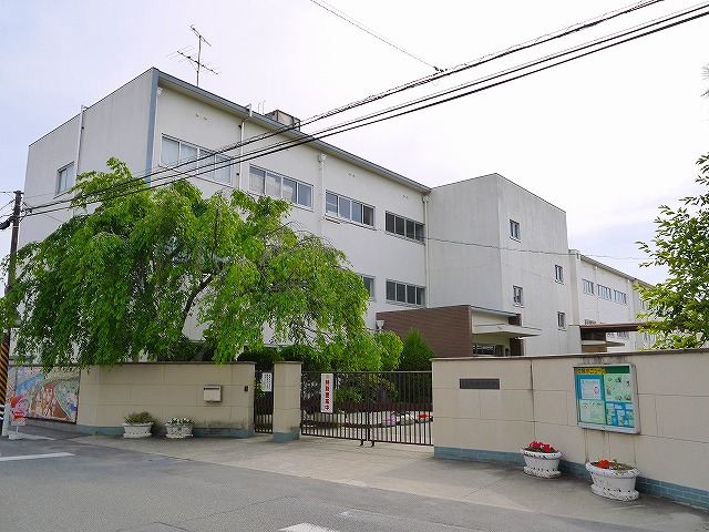 小学校　奈良市立佐保小学校（小学校）まで581m