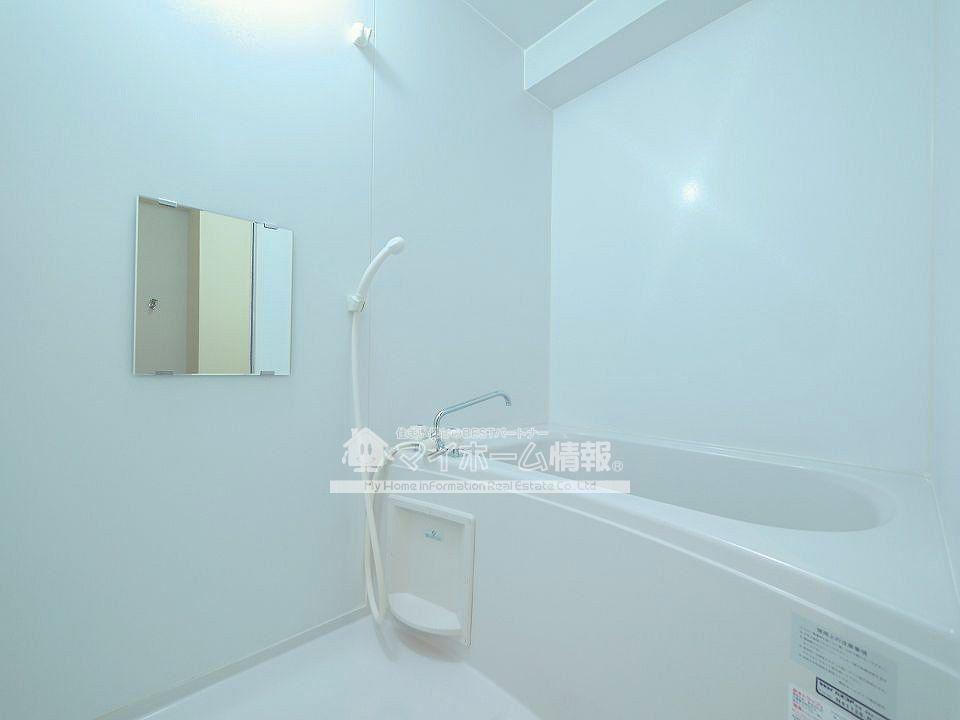 バス・シャワールーム　入浴にもお掃除にも便利なシャワー付き