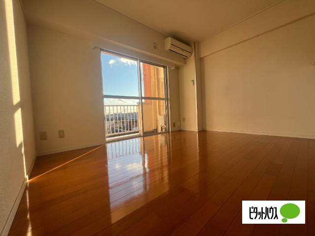 居室・リビング　エアコン・照明付！