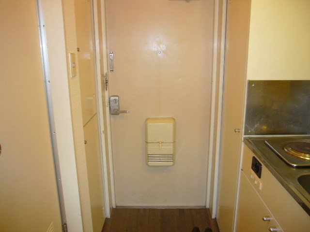 玄関　他号室、写真参照