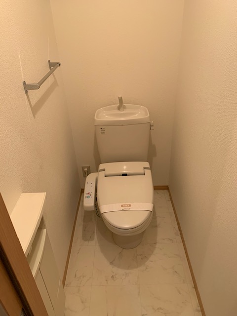 トイレ　温水洗浄便座付トイレ