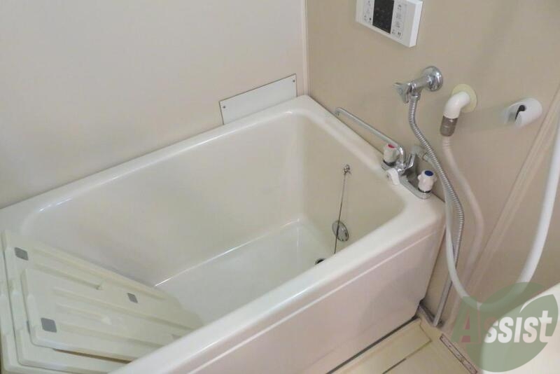 バス・シャワールーム　お風呂には追い炊き機能も付いていて便利ですねー