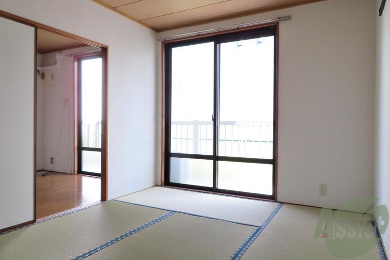 その他部屋・スペース　こちらは６帖和室、お布団の方はこちらが寝室ですね