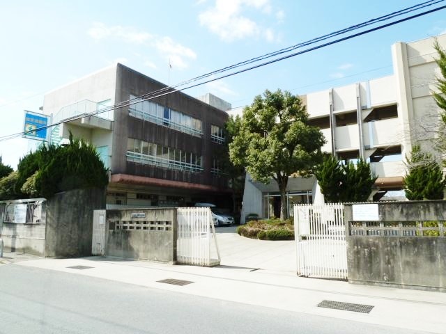 中学校　茨木市立豊川中学校（中学校）まで1853m