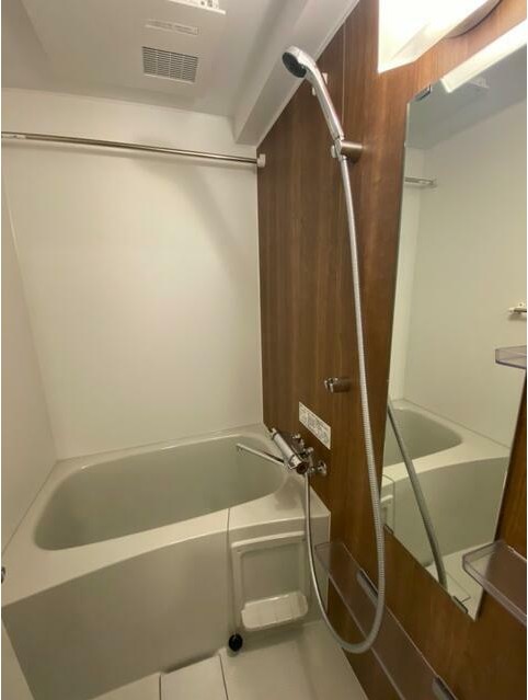 バス・シャワールーム　雨の日でも安心の浴室乾燥機付きです♪