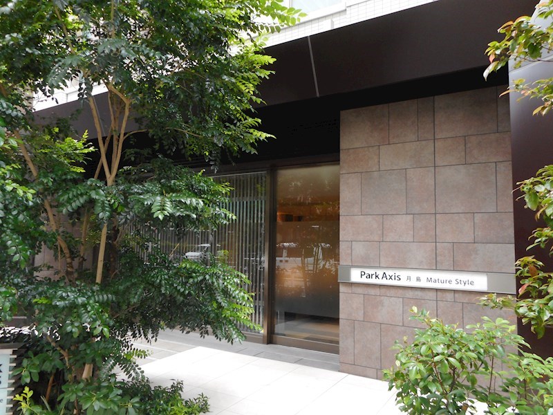 エントランス　エントランススペースは緑を感じる綺麗なスペースです。