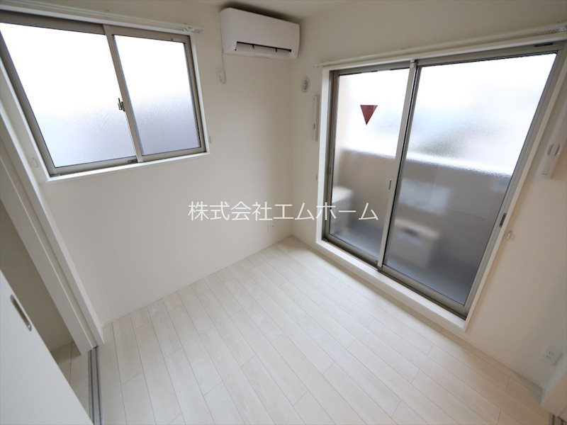 バルコニー　洋室4.3帖　エアコン完備　バルコニー