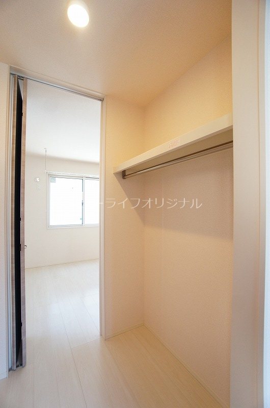 収納　ウォークスルークローゼット