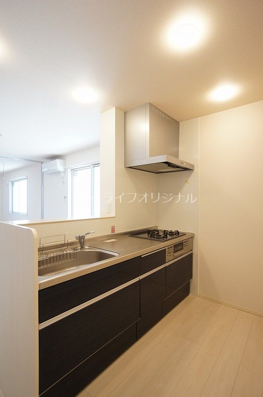 キッチン　ワークトップ広めのキッチンでお料理も楽しめます