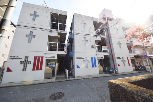 建物外観　～カックイイー、コンクリうちっぱ～